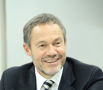 Dr. Gustavo Ferrari